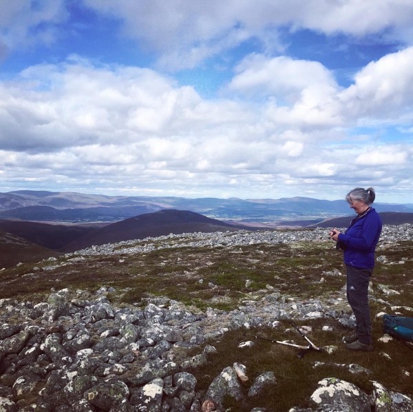 D72C03B9-223E-4709-8204-F8670D35D3B0